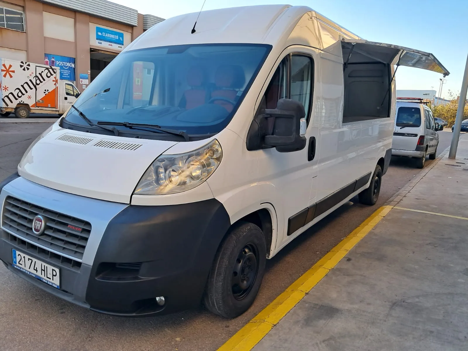 Exterior Fiat Ducato Food truck Homologada 1 - Alquiler en Mataró