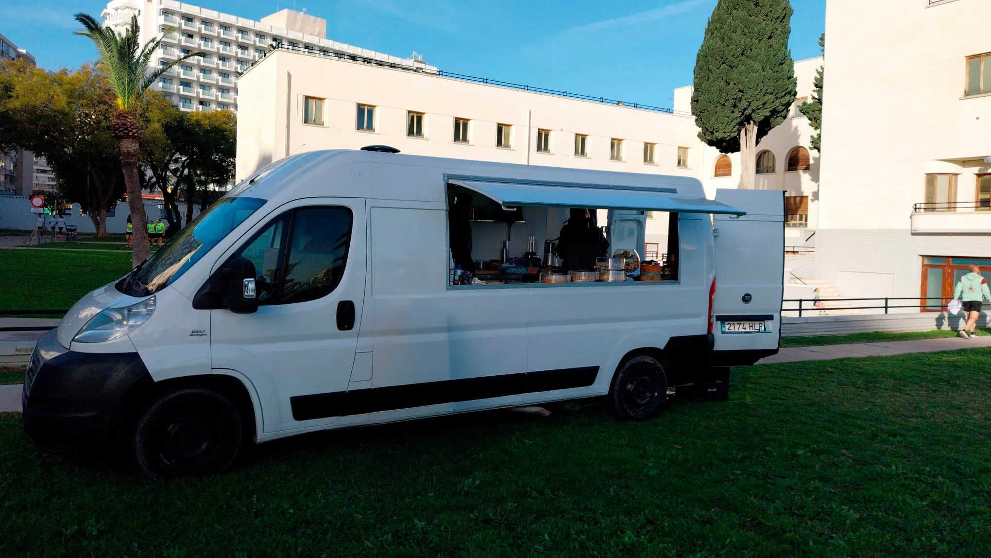 Exterior Fiat Ducato Food truck Homologada 15 - Alquiler en Mataró