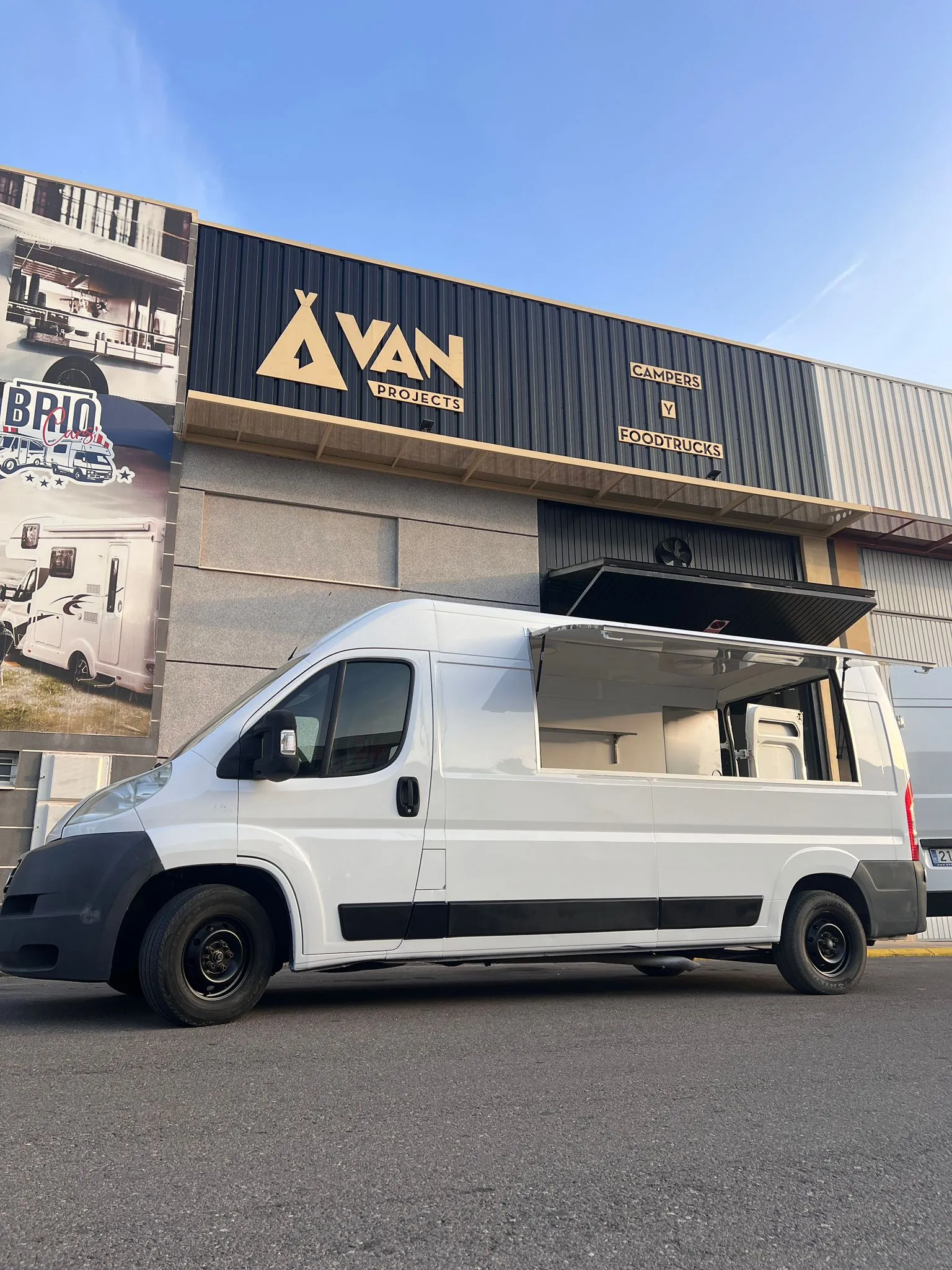 Exterior Fiat Ducato Food truck Homologada 2 - Alquiler en Mataró